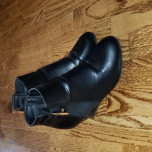 Ardene Shoes - (6) Ardene Wedge Ankle Booties Classic Casual Minimalist Comfort Foam Fancy